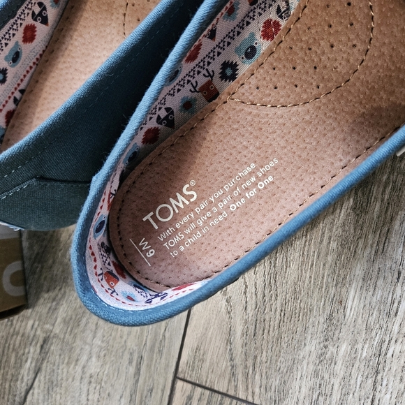 TOMS Women's Classics Slip-On Shoes, Balsam Green Canvas - Picture 6 of 9